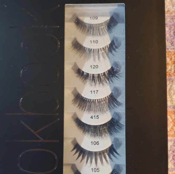 Lash look book 18 pairs lashes - Picture 2 of 7